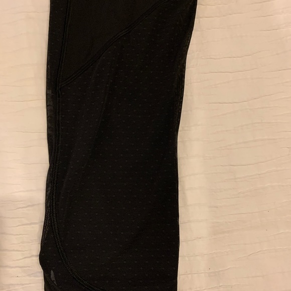 Lululemon black crop 25” legging in GUC Sz4 - Picture 3 of 3